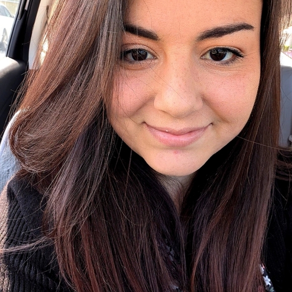 Meet your Posher, Lauren - Picture 3 of 5